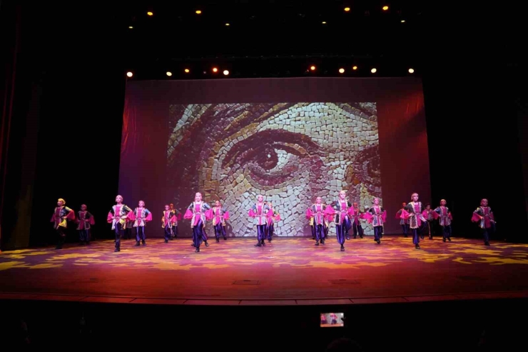 Şehitkamil’de 29 Ekim Coşkusu Cumhuriyet Dansı İle Taçlandı