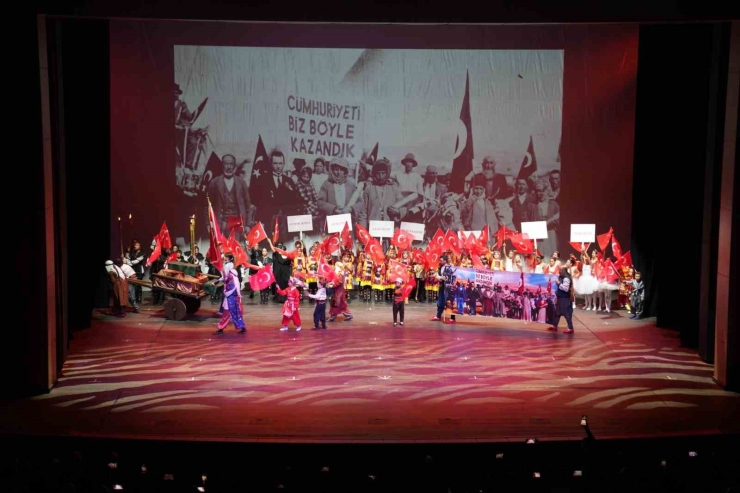 Şehitkamil’de 29 Ekim Coşkusu Cumhuriyet Dansı İle Taçlandı
