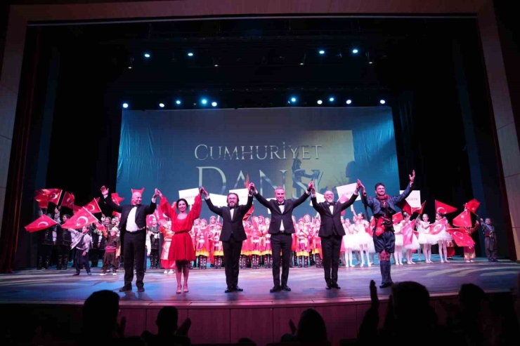 Şehitkamil’de 29 Ekim Coşkusu Cumhuriyet Dansı İle Taçlandı
