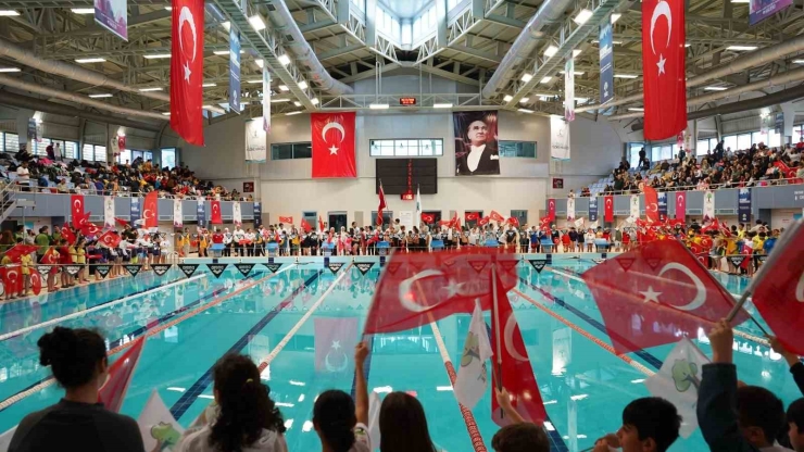 Şehitkamil’de, Kulaçlar Cumhuriyet İçin Atıldı