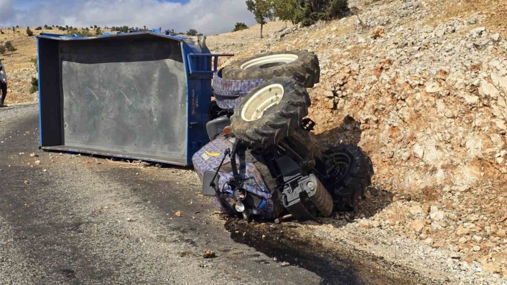 Adıyaman’da Traktör Devrildi: 2 Yaralı