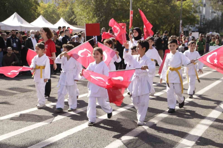 Diyarbakır’da Cumhuriyet Kutlaması