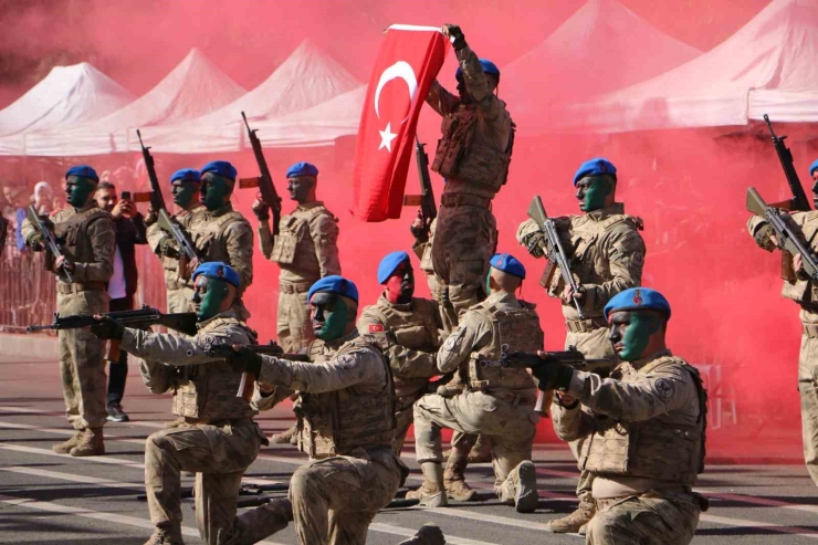 Diyarbakır’da Cumhuriyet Kutlaması