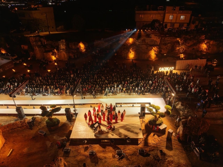 Dülük’te Tarih, Sanat Ve Moda İle Buluştu