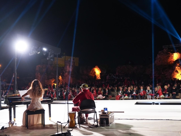 Dülük’te Tarih, Sanat Ve Moda İle Buluştu