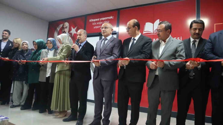 Yeşilyurt Belediyesi’nden Çilesiz Mahallesi’ne 250 Kişilik Kütüphane