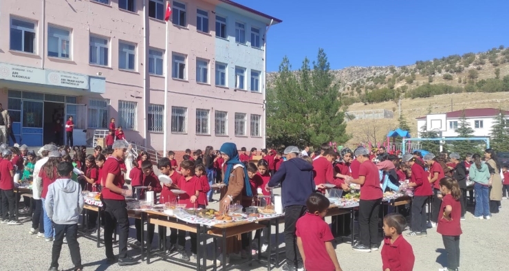 Dicle’de Öğrencilerden Gazze’ye Yardım Etkinliği