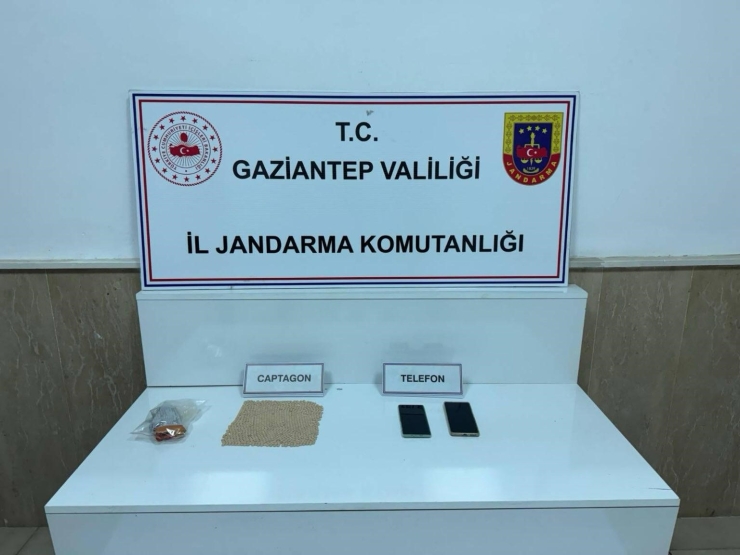 Gaziantep’te 4 Bin 587 Adet Captagon Hap Ele Geçirildi: 4 Şahıs Tutuklandı