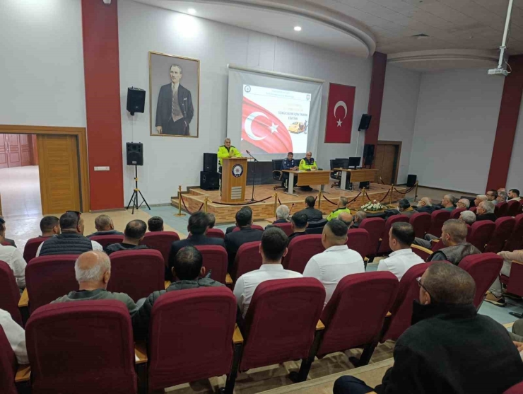 Malatya’da Ticari Taksi Sürücülerine Trafik Bilgilendirmesi