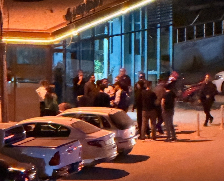 Otomobilin Çarpıştığı 2 Yaya Yaralandı