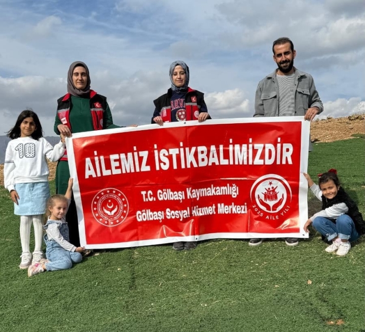 Paraşütle "ailemiz İstikbalimizdir" Mesajı Verildi