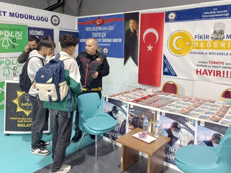 Malatya Kitap Fuarı’nda Emniyet’ten Bilgilendirme Standı