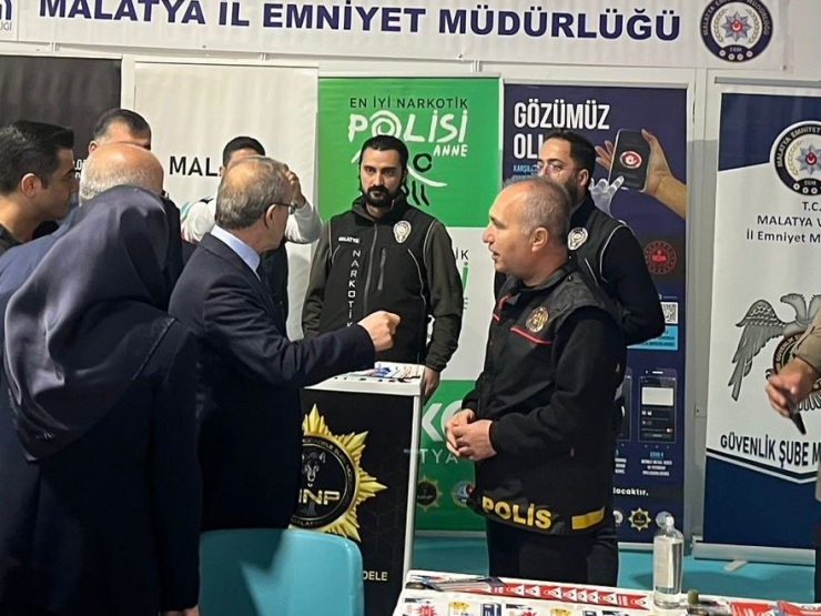 Malatya Kitap Fuarı’nda Emniyet’ten Bilgilendirme Standı
