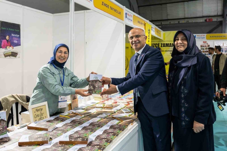 Başkan Er, Malatya Anadolu Kitap Ve Kültür Fuarı’nda Stantları Gezdi