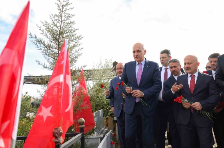 Tbmm Başkanı Kurtulmuş, Adıyaman’da Deprem Şehitleri Mezarlığı’nı Ziyaret Etti