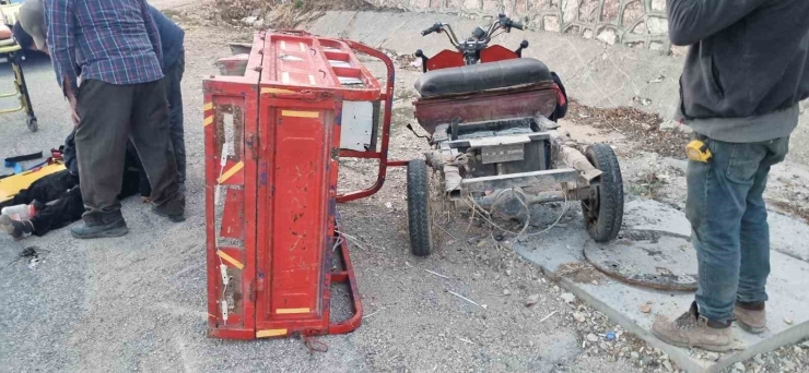 Sepetli Motosiklet Devrildi: 1 Yaralı