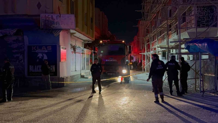 Gaziantep’te 4 Katlı Bina Alevlere Teslim Oldu