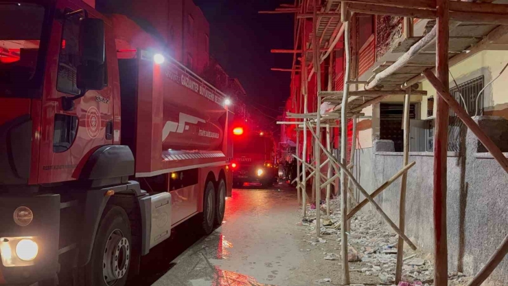Gaziantep’te 4 Katlı Bina Alevlere Teslim Oldu