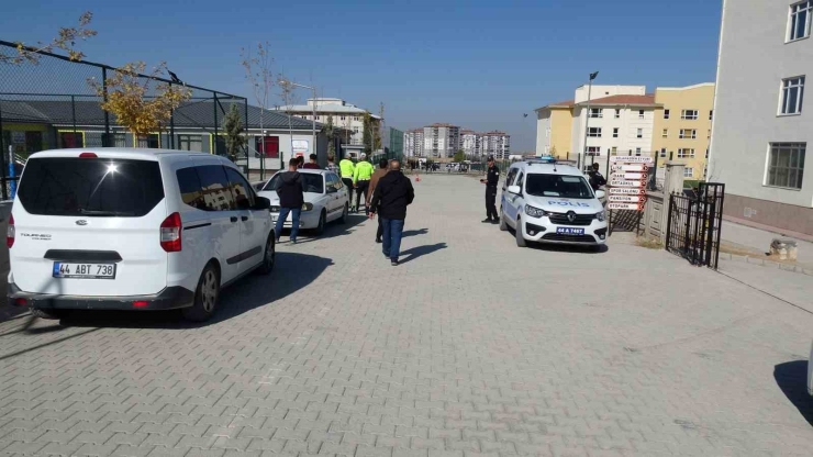 Okul Yerleşkesindeki Havai Fişek Rampası Paniğe Neden Oldu