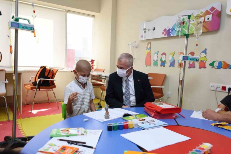 Tahmazoğlu’ndan Lösemili Çocuklara Moral