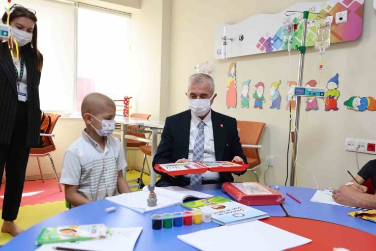 Tahmazoğlu’ndan Lösemili Çocuklara Moral