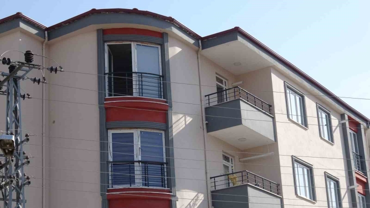 Misafirliğe Geldiği Evde Balkondan Düşen İnfaz Koruma Memuru Hayatını Kaybetti