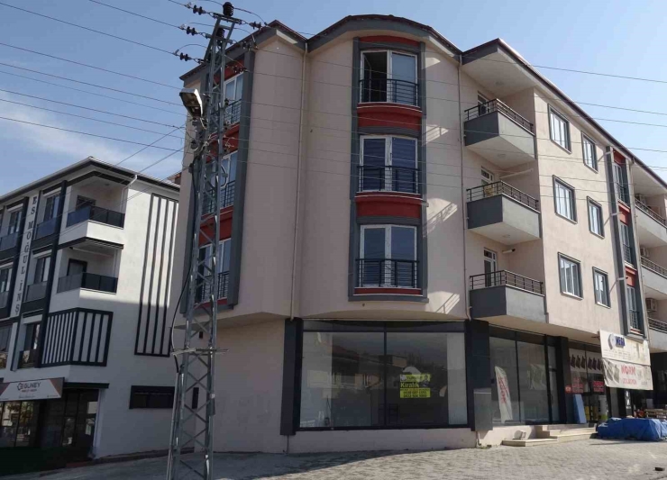 Misafirliğe Geldiği Evde Balkondan Düşen İnfaz Koruma Memuru Hayatını Kaybetti