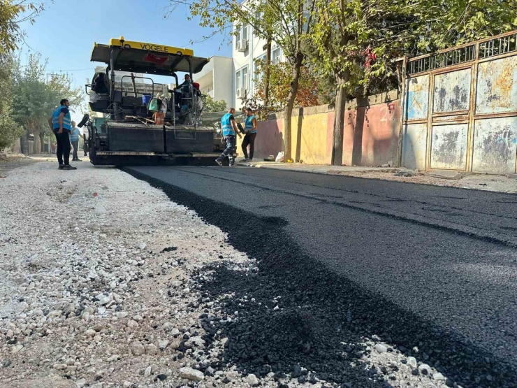 Adıyaman’da, Yollar Asfaltlanmaya Devam Ediliyor