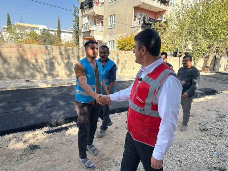 Adıyaman’da, Yollar Asfaltlanmaya Devam Ediliyor