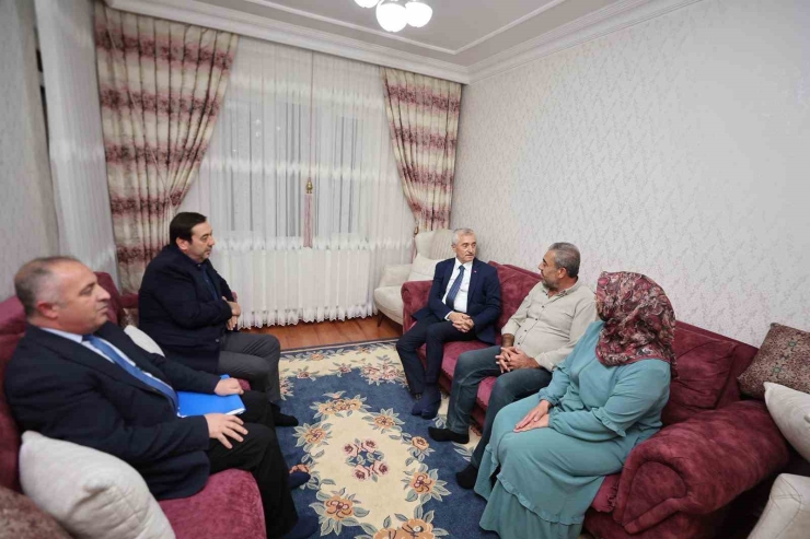 Başkan Tahmazoğlu’ndan Aile Ve Esnaf Ziyaretleri