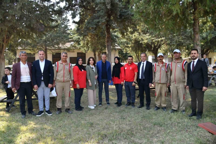 Özel Özel İhtiyaç Sahibi Çocuklara Atla Terapi