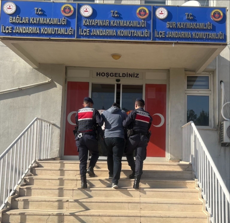 Jasat Ekipleri Araması Olan 74 Kişiyi Yakaladı