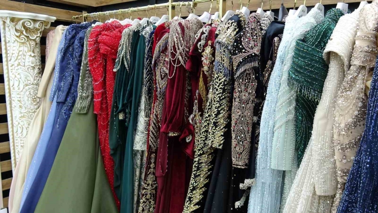 Depremlerde İki İş Yeri Yıkılan Kadın Pes Etmedi