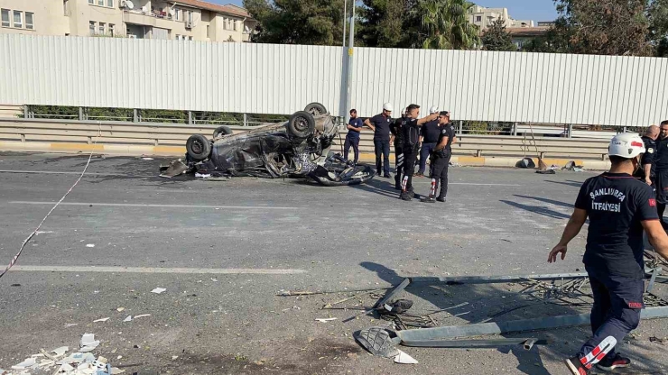 Refüjü Aşan Otomobil Araçların Arasına Daldı: 3’ü Ağır 5 Yaralı