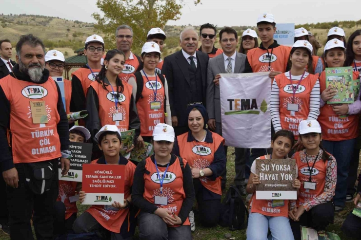 Dicle Gençlik Kampında Milli Ağaçlandırma Gününde Toplu Fidan Dikimi Yapıldı