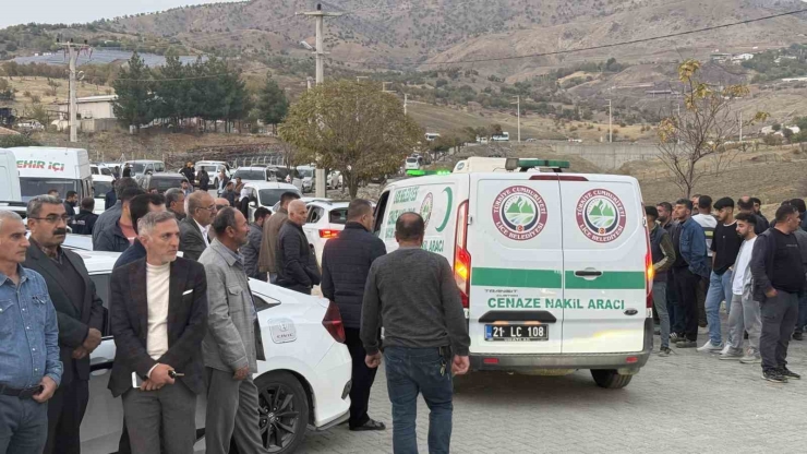 Diyarbakır’da Viyadük İnşaatı Kazasında Hayatını Kaybeden 4 Kişi Defnedildi