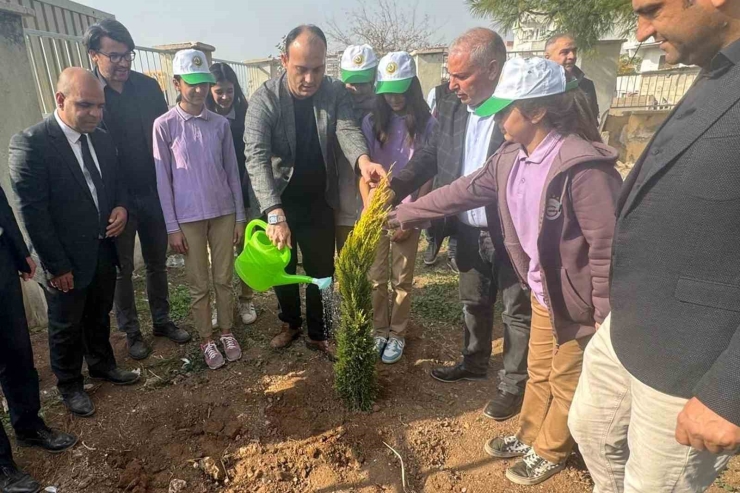 Araban’da Cumhuriyet’in 102. Yılı İçin 102 Fidan Dikildi