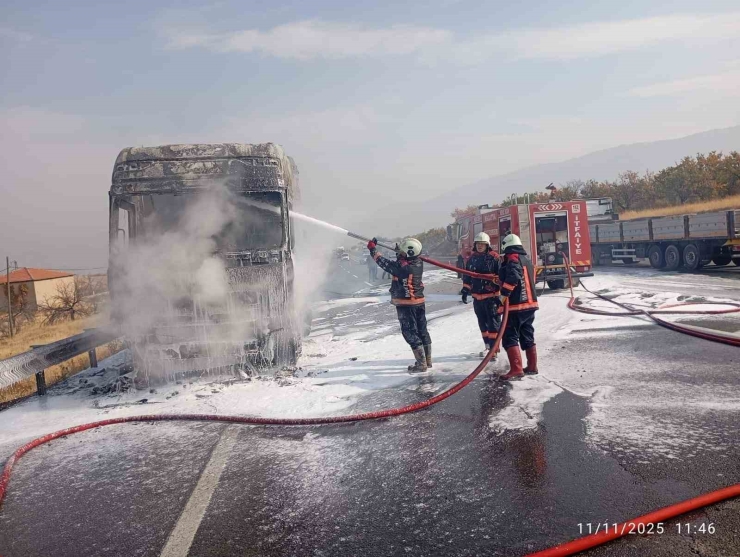 Malatya-elazığ Karayolu’nda Tır Yangını
