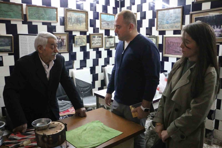 35 Yıllık Araçla Diyarbakır’ı Karış Karış Geziyorlar