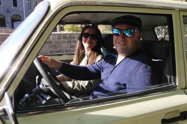 35 Yıllık Araçla Diyarbakır’ı Karış Karış Geziyorlar