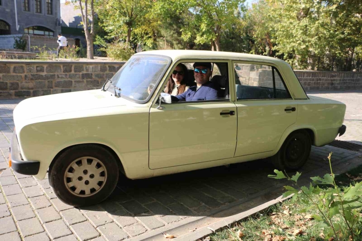 35 Yıllık Araçla Diyarbakır’ı Karış Karış Geziyorlar