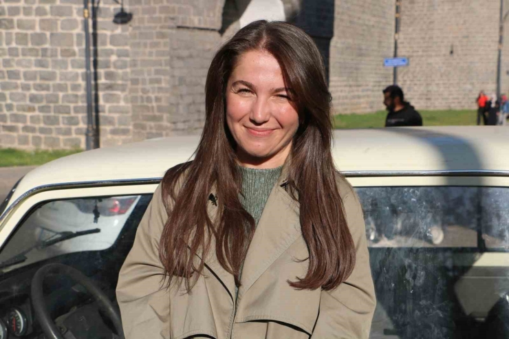 35 Yıllık Araçla Diyarbakır’ı Karış Karış Geziyorlar