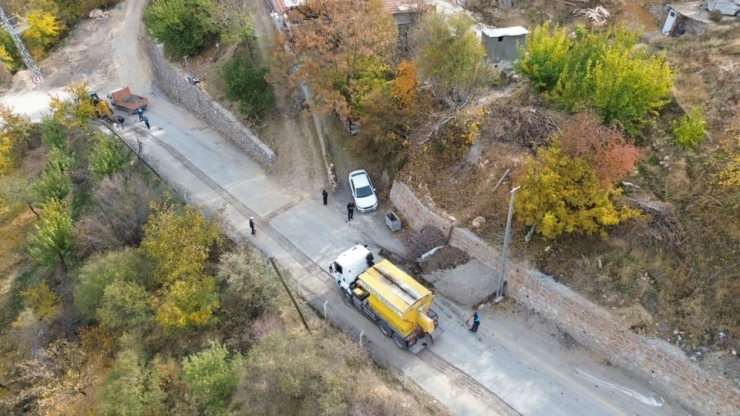 Battalgazi Belediyesi Çamurlu Mahallesi’nde Asfalt Yama Çalışması Yaptı