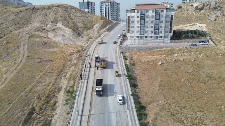 Battalgazi Belediyesi Çamurlu Mahallesi’nde Asfalt Yama Çalışması Yaptı