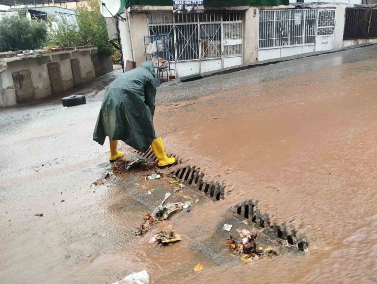 Diyarbakır’da Sağanak Yağış Yolları Göle Çevirdi