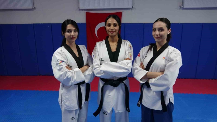 Tekvandocu Babanın Vakit Geçirsinler Diye Salona Götürdüğü 3 Kızı Milli Tekvandocu Oldu