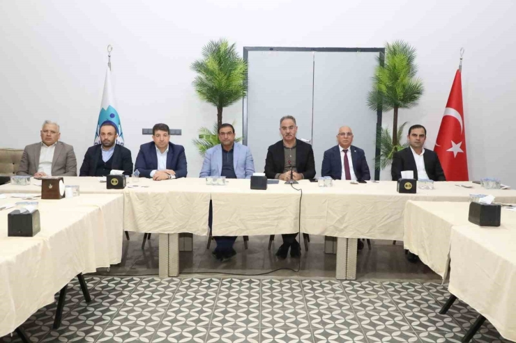 Eyyübiye’de Belediye Ve İlçe Esnafından Temizlik İçin Ortak Adım