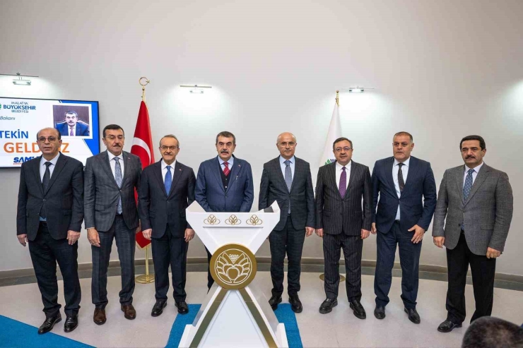 Millî Eğitim Bakanı Tekin, Malatya Büyükşehir Belediye Başkanı Er’i Ziyaret Etti