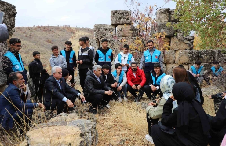 Dağların Zirvesinde Gençlik Buluşması