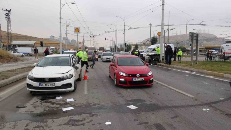 Malatya’da Araçlar Çarpıştı: 2 Yaralı